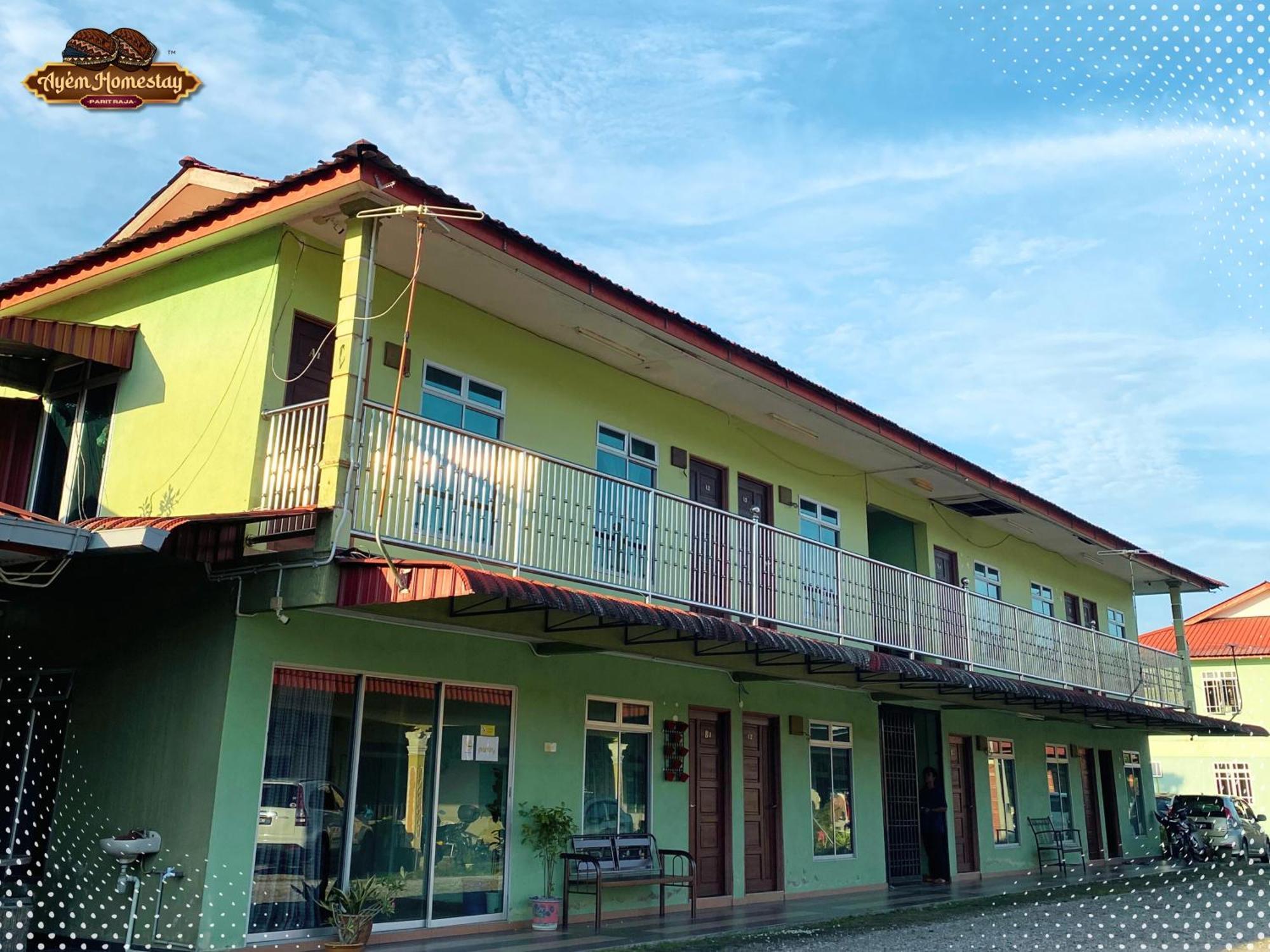 Ayem Uthm * Parit Raja