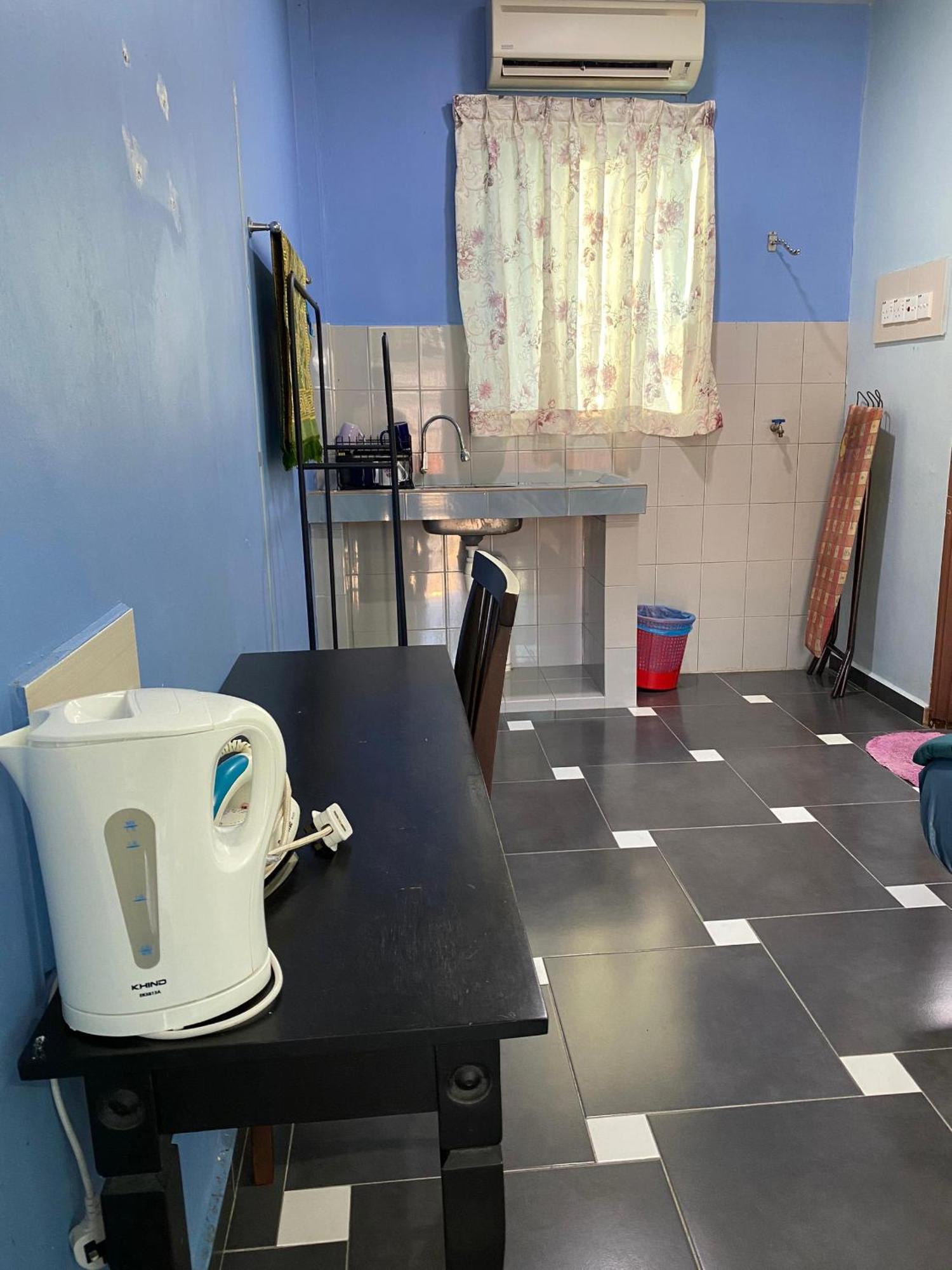 Homestay Ayem Uthm Parit Raja